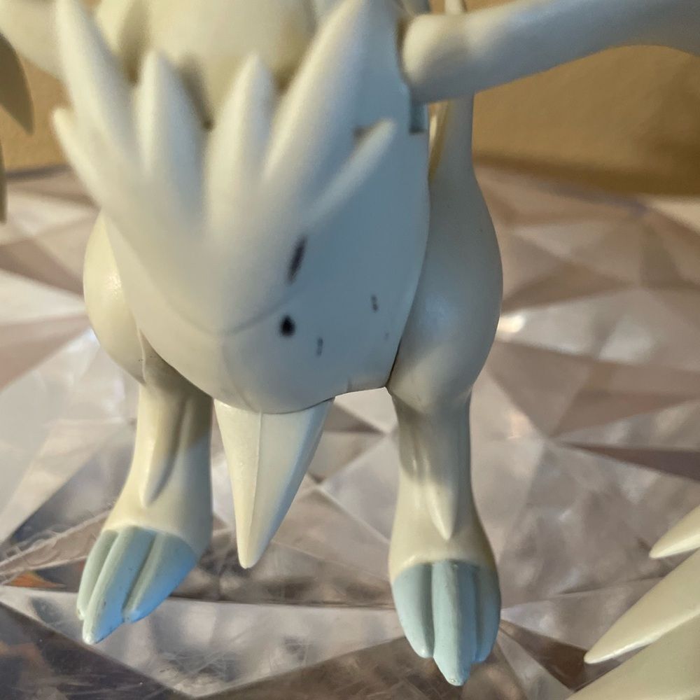 Pokemon White Dragon Figurine - Picture 10 of 15